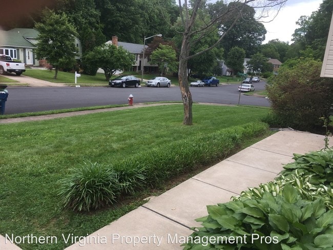 Foto del edificio - 9219 Claytonia Ln