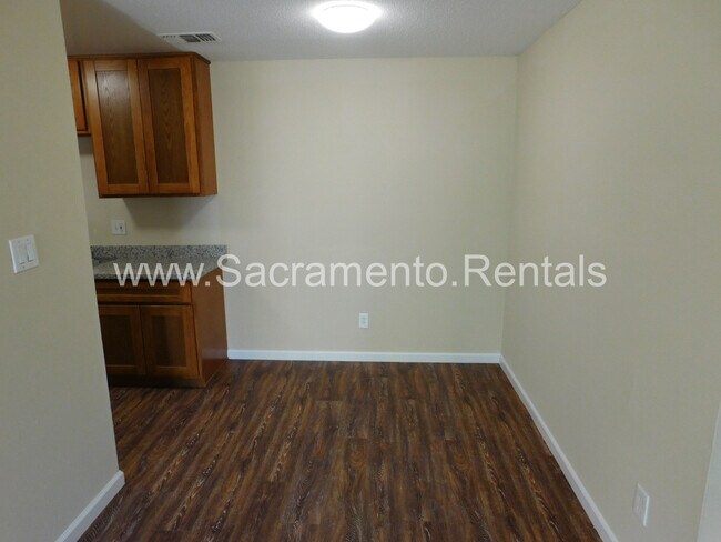 Foto del edificio - 9837 Lincoln Village Dr