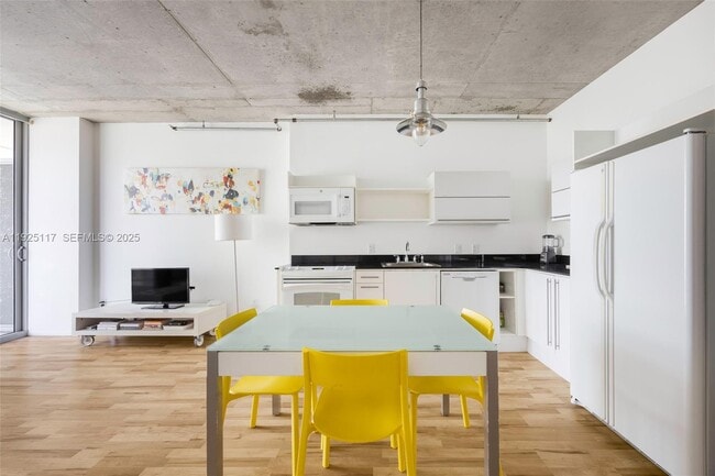 Foto del edificio - 690 SW 1st Ct