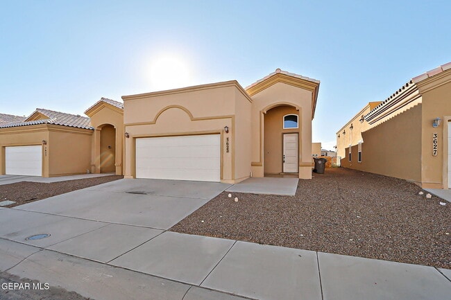 Foto del edificio - 3625 Grand Bahamas Dr