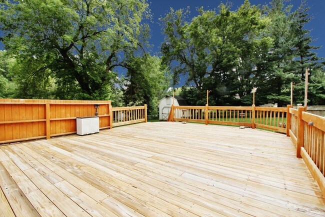 ENORME TERRAZA - 1411 W Terrace Ave