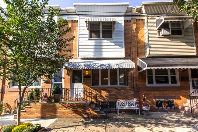 Building Photo - 1122 Linn St