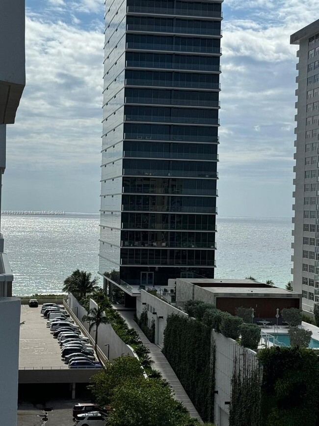 Foto del edificio - 1985 S Ocean Dr