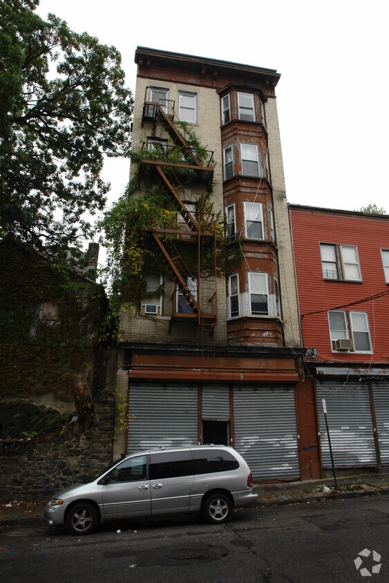 47 Lawrence St, Yonkers, NY 10705 Apartments in Yonkers, NY