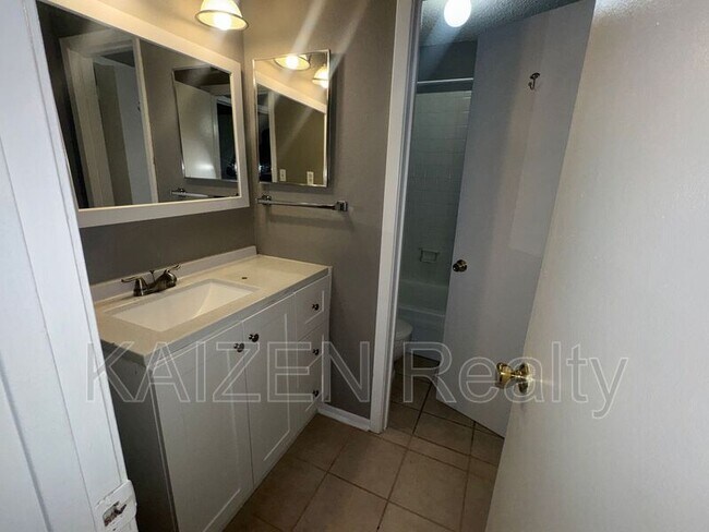 Building Photo - 6747 Quail Hollow Ct