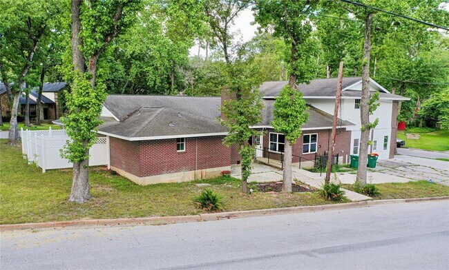 Building Photo - 200 Broken Bough Ln