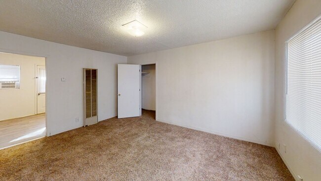 Building Photo - E 9th Duplex 1