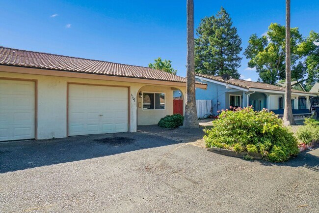 Building Photo - 4206-4208 Casa Blanca Lane