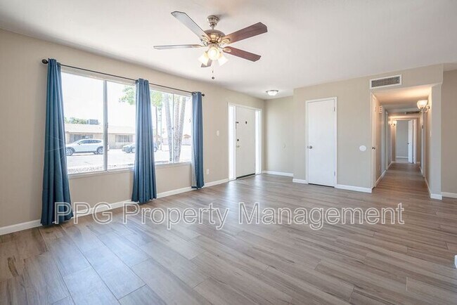 Foto del edificio - 1954 W Topeka Dr