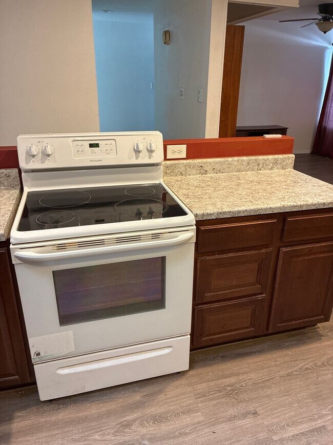 Foto del edificio - Adorable 3 bedroom home nestled in the ne Heights