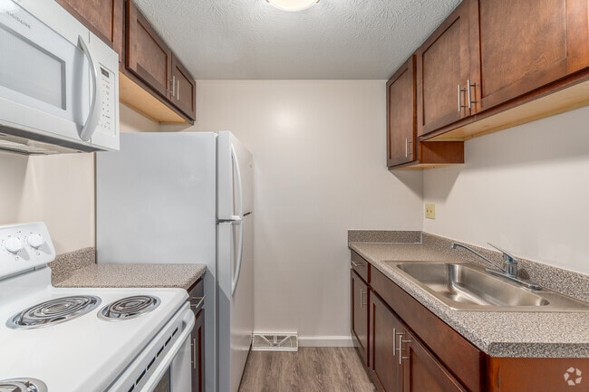 Interior Photo - Mill Stream Run