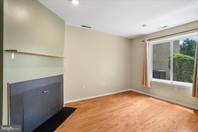 Building Photo - 73 Tennyson Dr