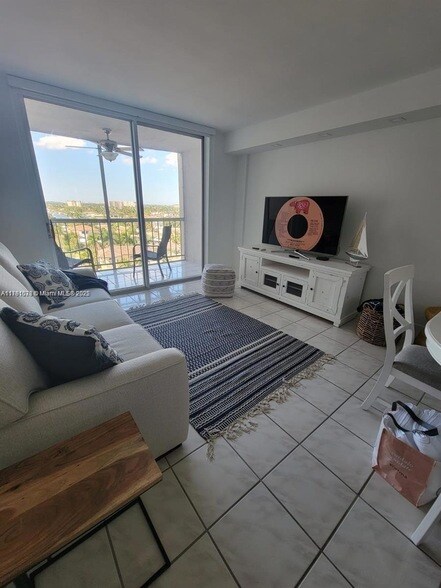 Foto del edificio - 1391 S Ocean Blvd