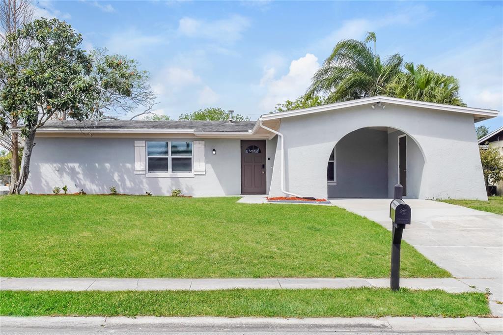 Foto principal - 7130 Chaucer Ln