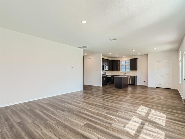 Foto del edificio - 1608 Holly Lk Dr