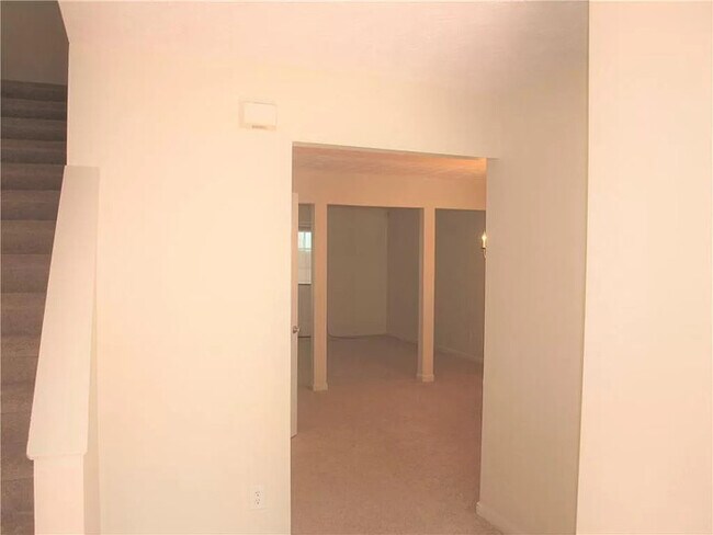 Foto del edificio - Three Bedroom Town Home, Total Electric
