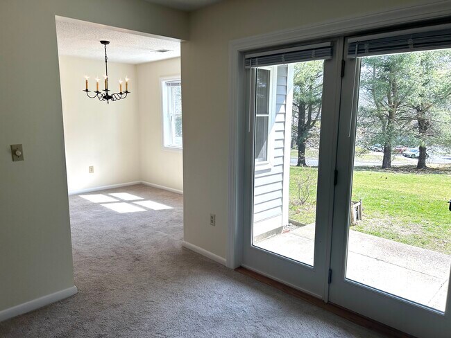 Building Photo - 405 Tuckers Ln