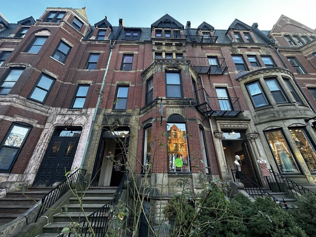 Primary Photo - 262 Newbury St