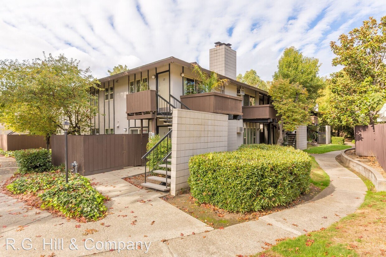 Foto principal - 2033 Camel Ln