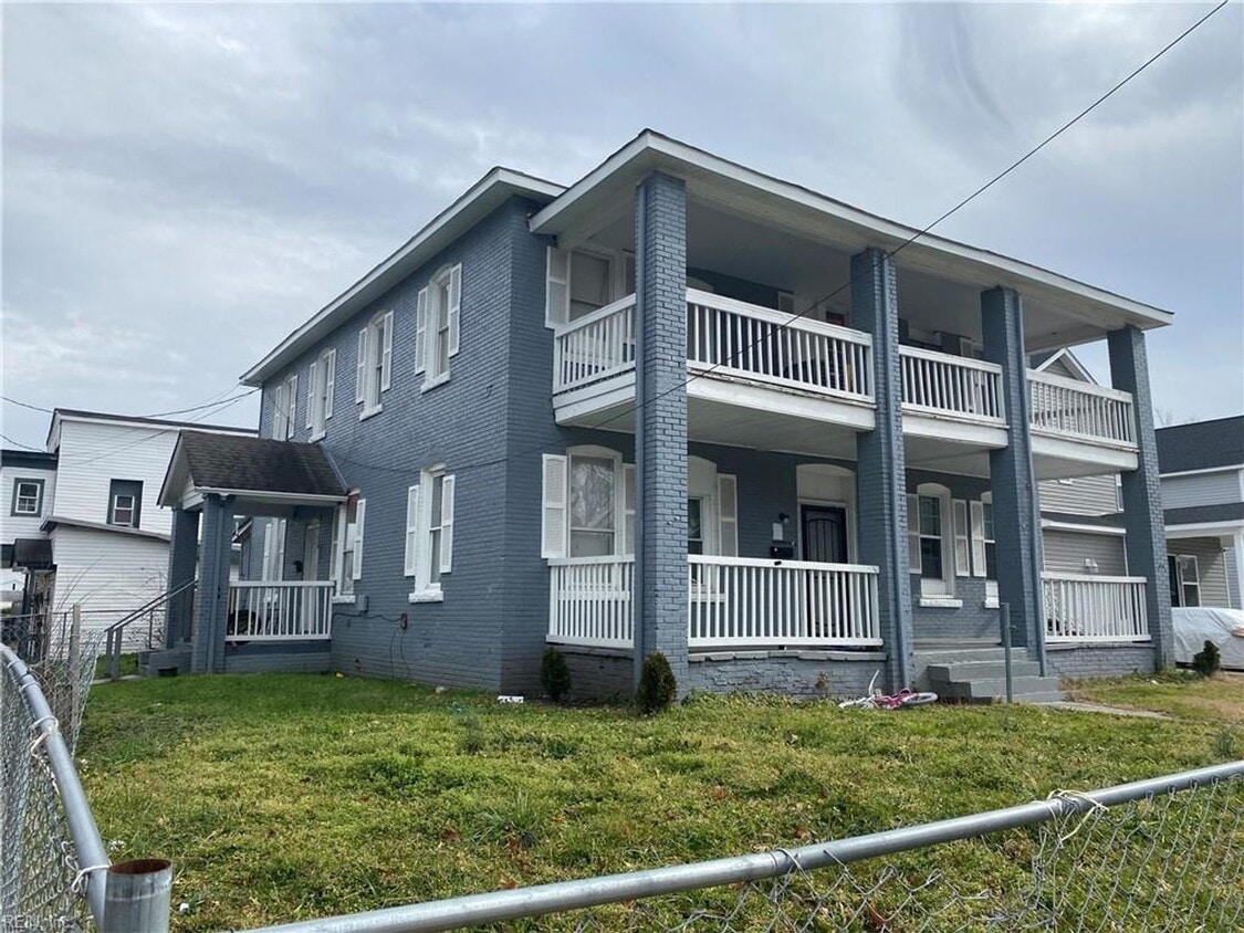 MOVE IN READY 4 Bedroom in the Heart of Portsmouth! - MOVE IN READY 4 Bedroom in the Heart of Portsmouth!