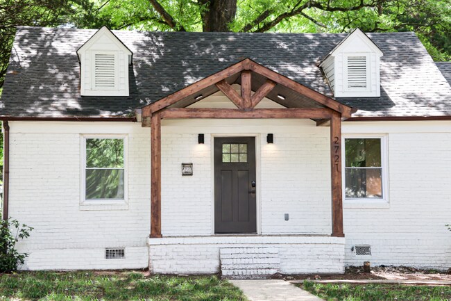 Foto del edificio - 2721 Mayflower Rd