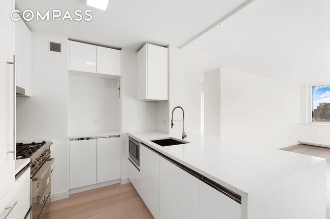 Foto del edificio - 301 W 53rd St