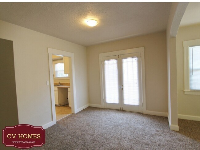 Building Photo - 980 N Broadway St