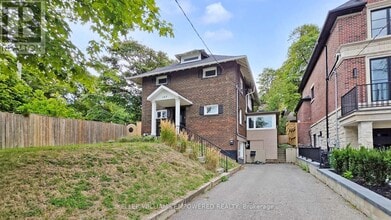 Building Photo - 107 Lawrence Crescent