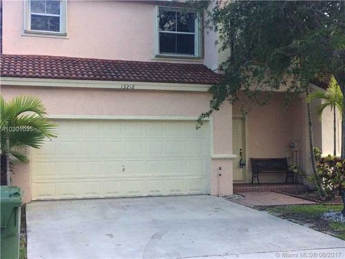 Foto principal - 13213 NW 8th St