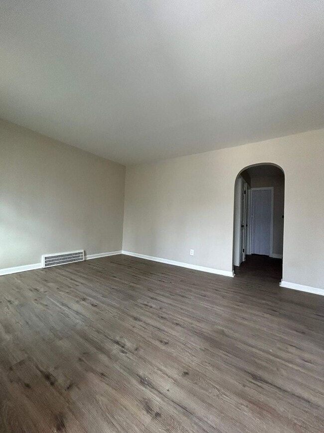 Building Photo - Fully Renovated 3-Bedroom Home  Move-In Re...