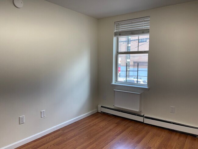 Building Photo - 2028 Bergen St