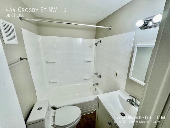 Building Photo - SELF SHOWING- MOVE IN READY UPDATED 3 bed ...