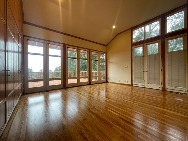 Building Photo - SARATOGA - Custom 3 Bedroom, 3 Bathroom on...
