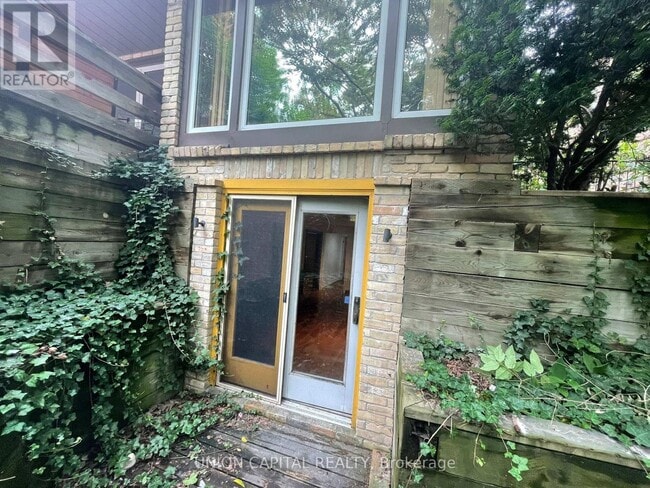 Building Photo - 3594 Upperdale Park