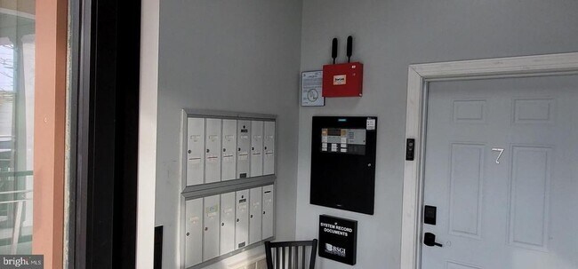 Foto del edificio - 1729 CENTRE Ave