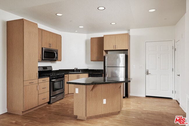 Building Photo - 1408 W Washington Blvd