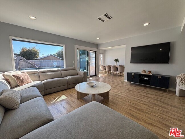 Foto del edificio - 10148 Gothic Ave