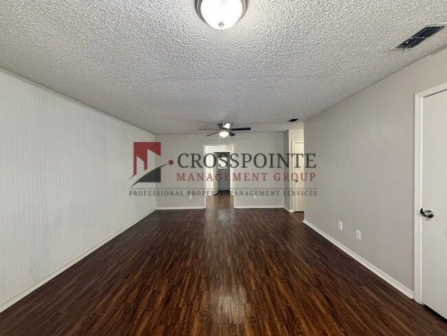 Foto del edificio - Almost Ready! 2 Bedroom, 1 Bathroom Duplex!