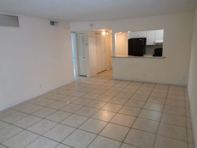 Building Photo - 253 S Cypress Rd