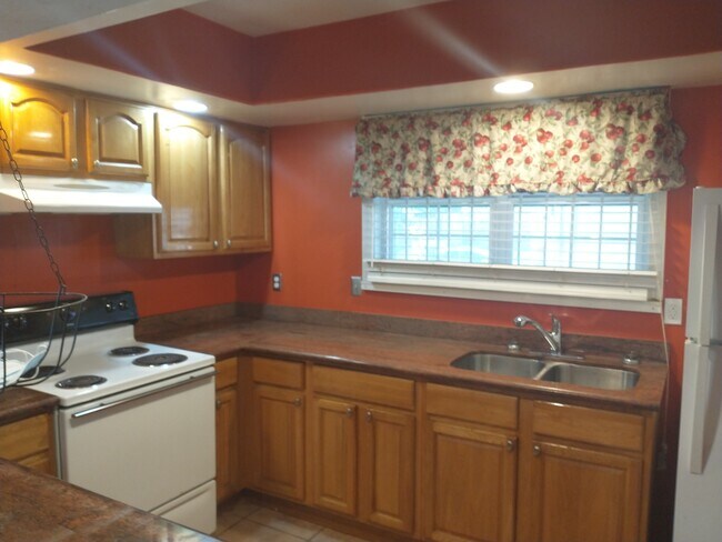 Building Photo - 6661 Harbourview Dr