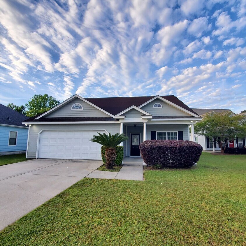 Foto principal - Luxurious and Spacious 3BR/2BA Rental Home...
