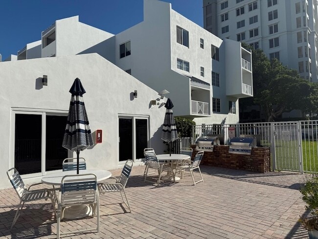 Foto del edificio - 2840 NE 14th Street Causeway