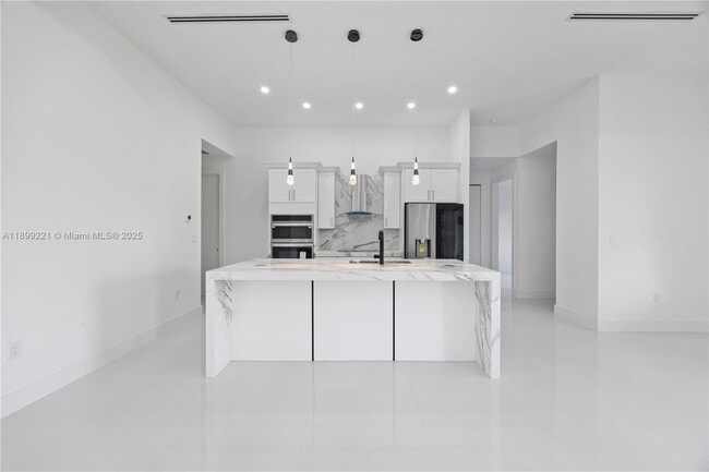 Building Photo - 3111 W 17th St