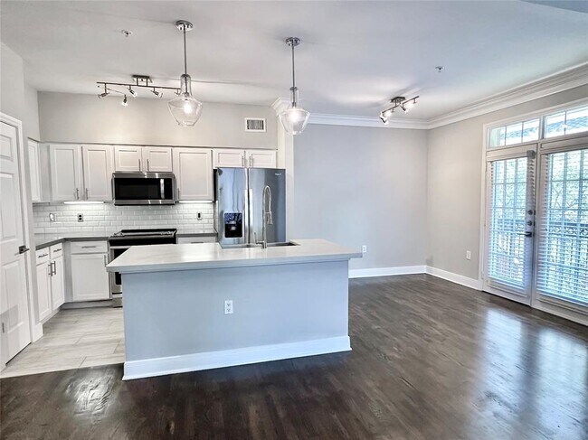 Foto del edificio - 15200 Memorial Dr