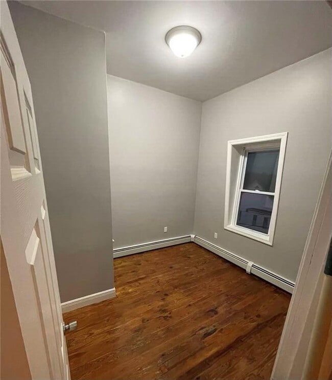 Foto del edificio - 30 Fallon Ave