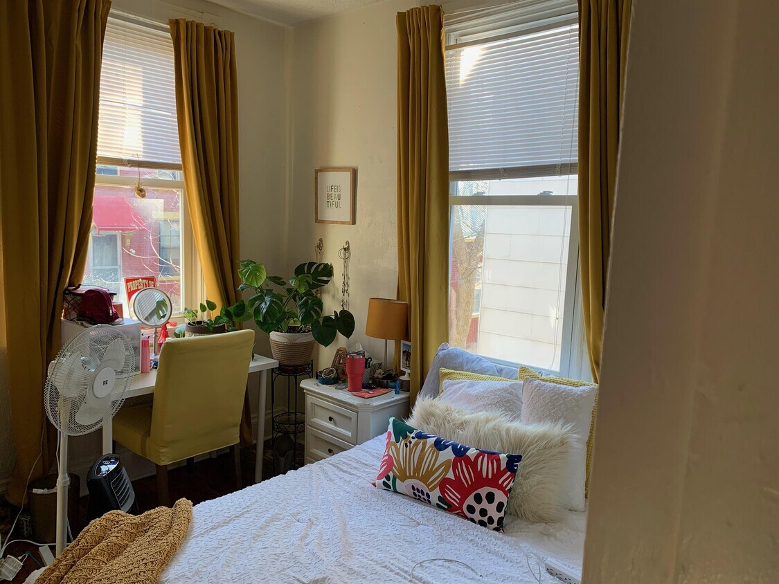 Foto principal - 2368 Flora St