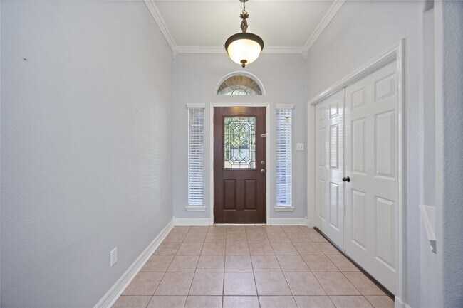 Foto del edificio - 15018 Summer Knoll Ln