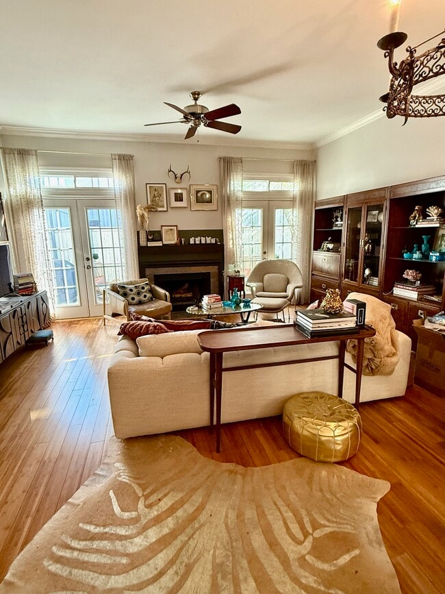 Building Photo - 4424 Holland Ave