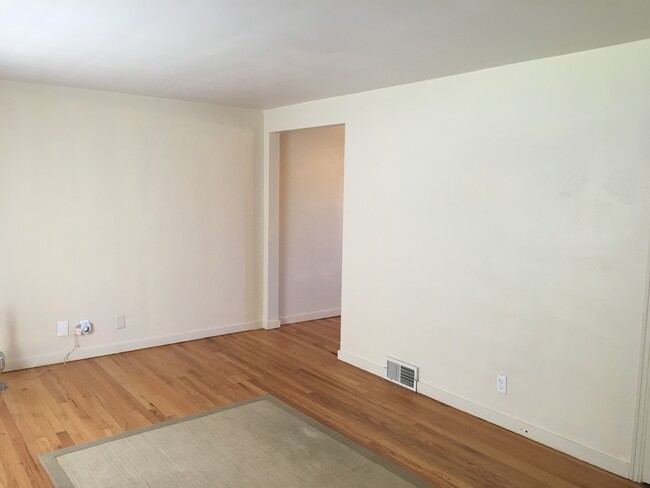 Foto del edificio - 1035 Amherst St