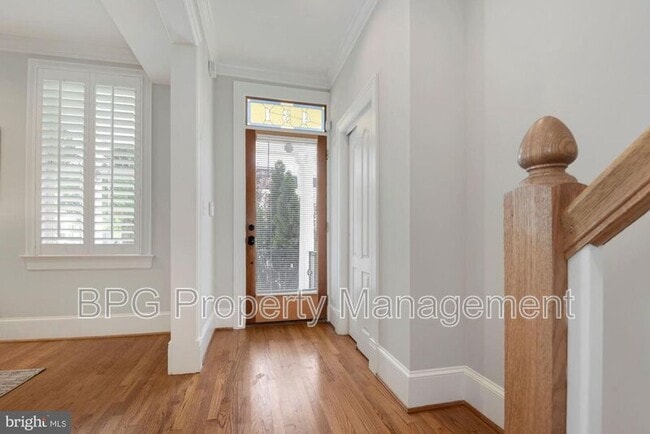 Building Photo - 431 Manor Pl NW